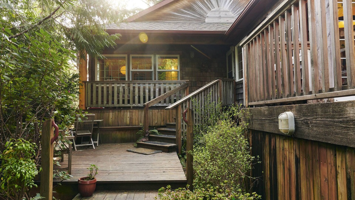 Manzanita Cottage | Sunbursts Cottage, MCA #1011, Inviting, Close-in Wooded Setting
