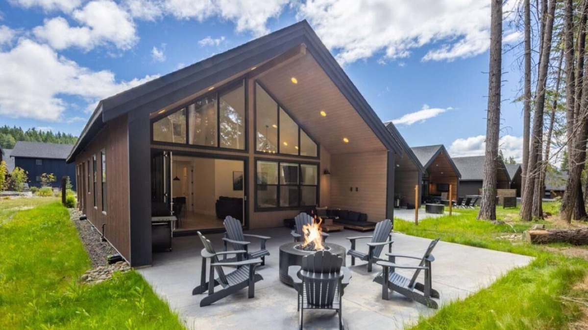 Roslyn House | Suncadia 2 Bdrm Cabin with Firepit Close to Nelson Farm