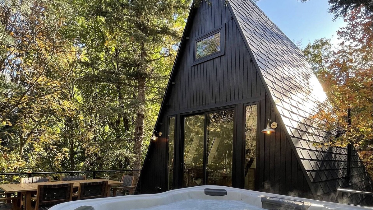 Sundance Cabin | Sundance A-Frame 5 Min Walk to Resort & XL Hot Tub