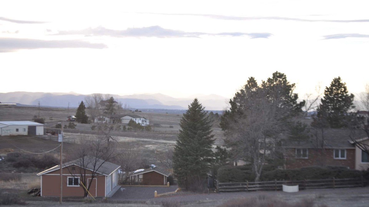Parker Apartment | Sundance on the prairie. Light &open 2bdrm walkout basement apt w/mountain views