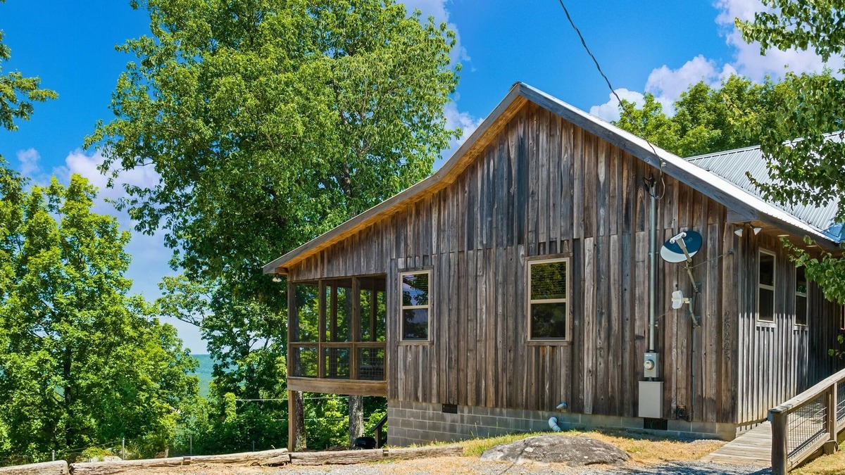 Valley Head Cabin | Sundance Rock-double master suites w/screened porches