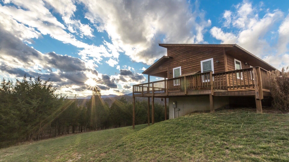 Rileyville Cabin | "Sundance" Spectacular Views on 54 Acres along Shenandoah River w/Hot Tub