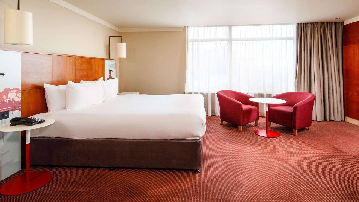 Adamsdown Apartment | Sunday Cardiff Holland House & Spa| Classic Double