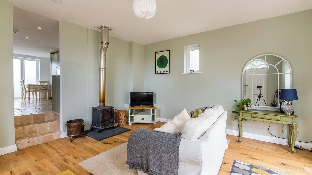 East Portlemouth Cottage | SUNDAY COTTAGE, pet friendly, with open fire in North Tawton