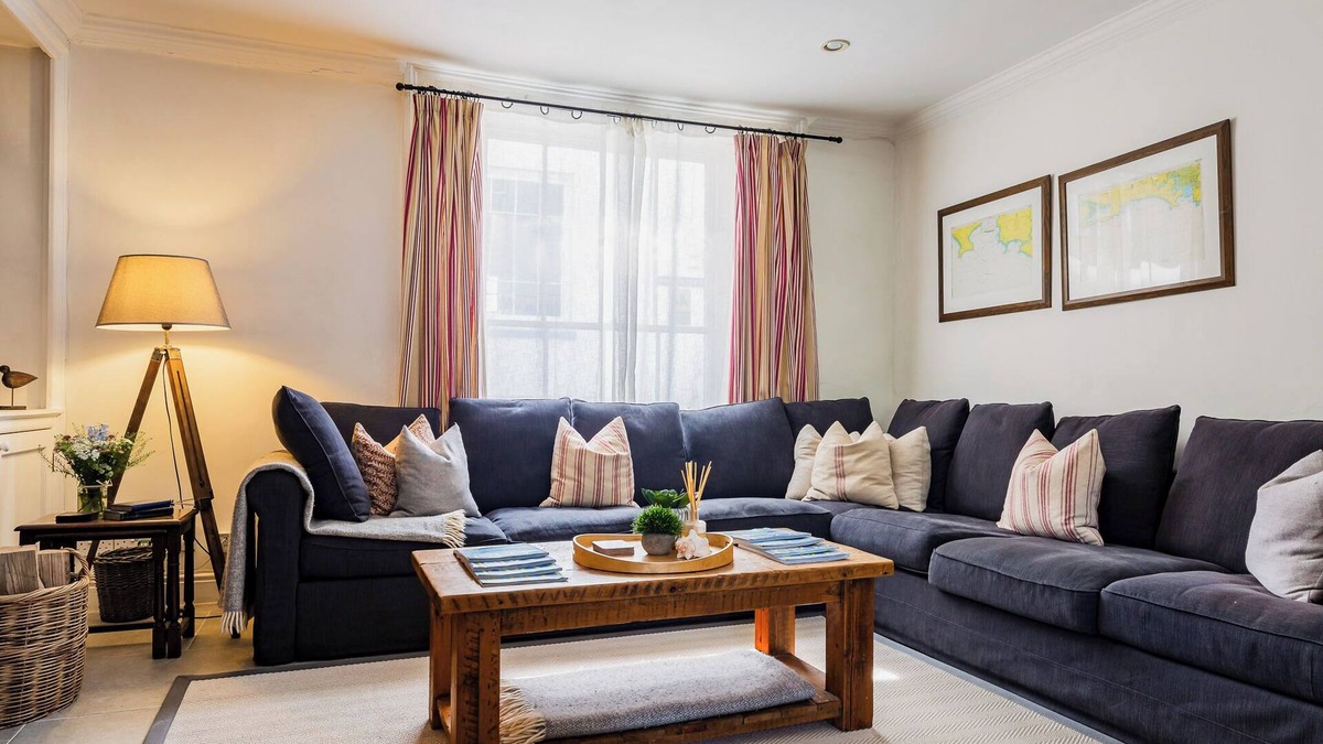 Cawsand House | Sunday Times "UK Best Coastal Holiday Cottages" 10 Secs Walk from Sandy Beaches