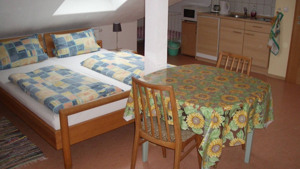 Adelshofen Apartment | Sunflower apartment (25 sqm)