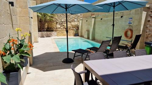 Xewkija House | Sunflower Farmhouse, Xewkija, Gozo
