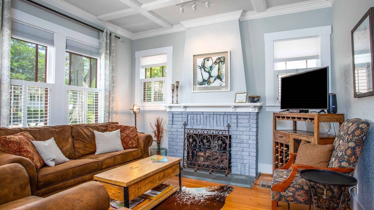 Fredericksburg House | Sunflower Haus | Great Location | Fire Pit