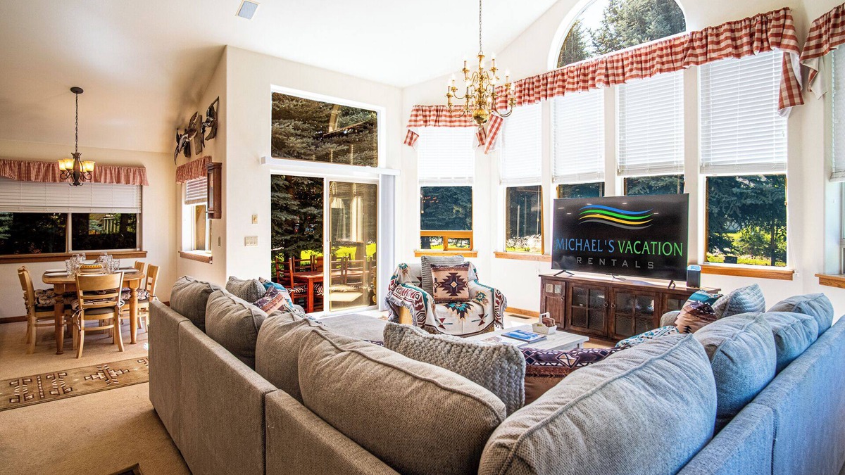 Twin Creeks House | Sunflower Lane - 4BD Sun Valley Retreat + Resort Amenities