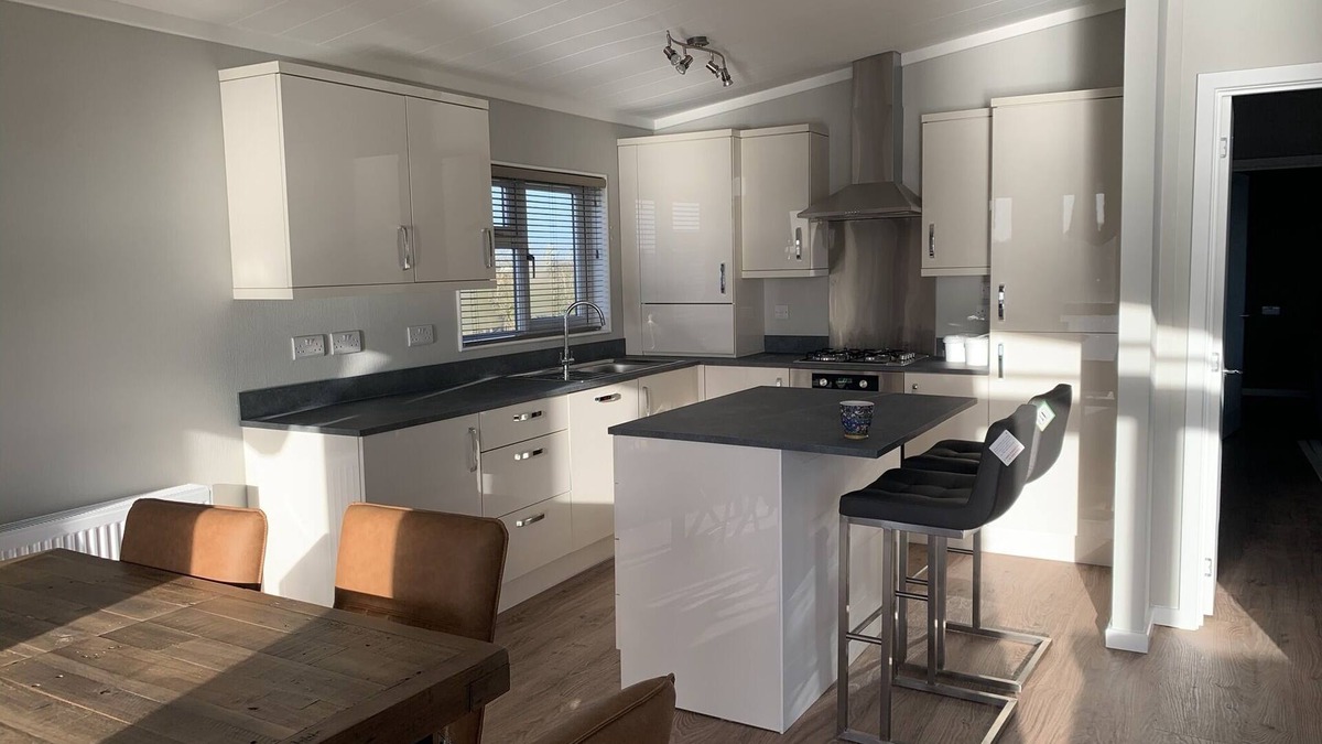 Boston Apartment | Sunflower Lodge - Lake View