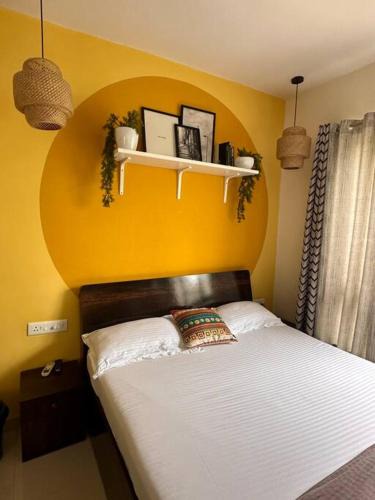 Koregaon Park Apartment | Sunflower Pvt Studio Room in Koregaon Park with AC WiFi Smart TV