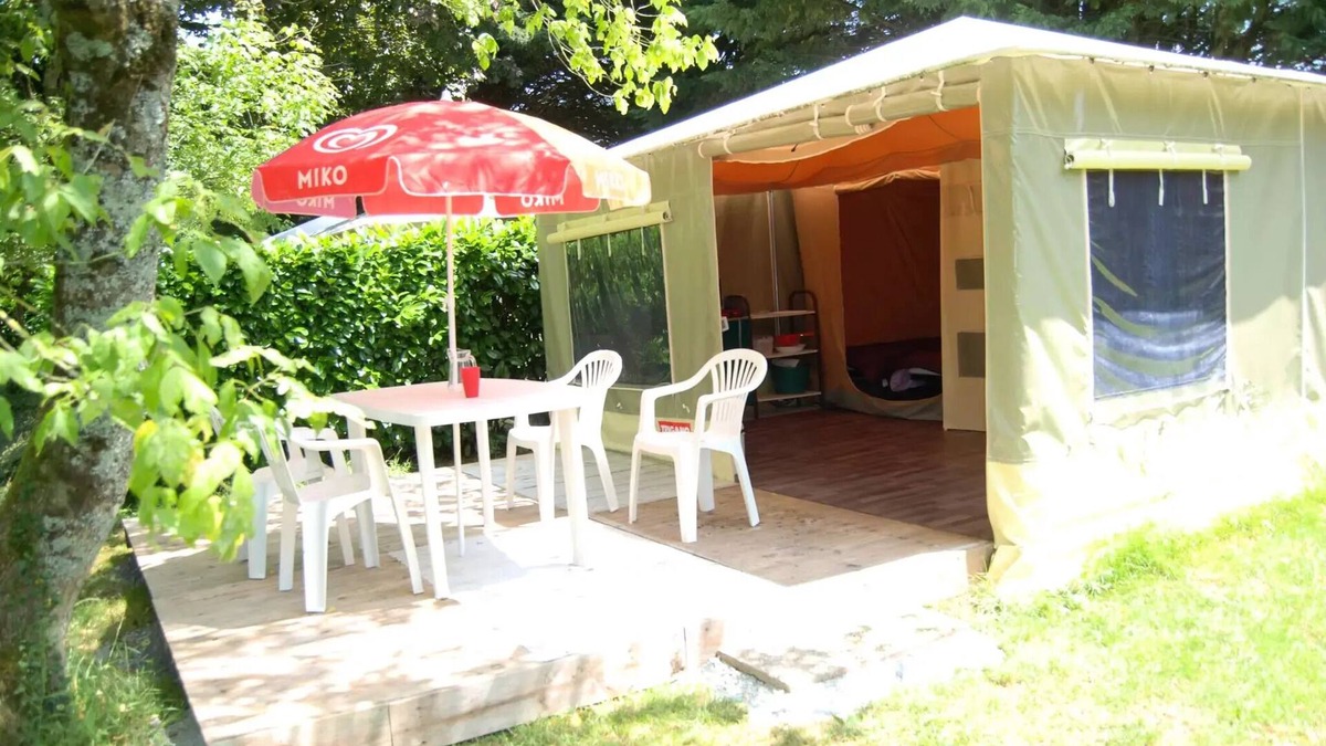 Le Grez House | Sunflowers Campsite * - Canvas Bungalow READY TO CAMP 3 Rooms 4 People Without Sanitary