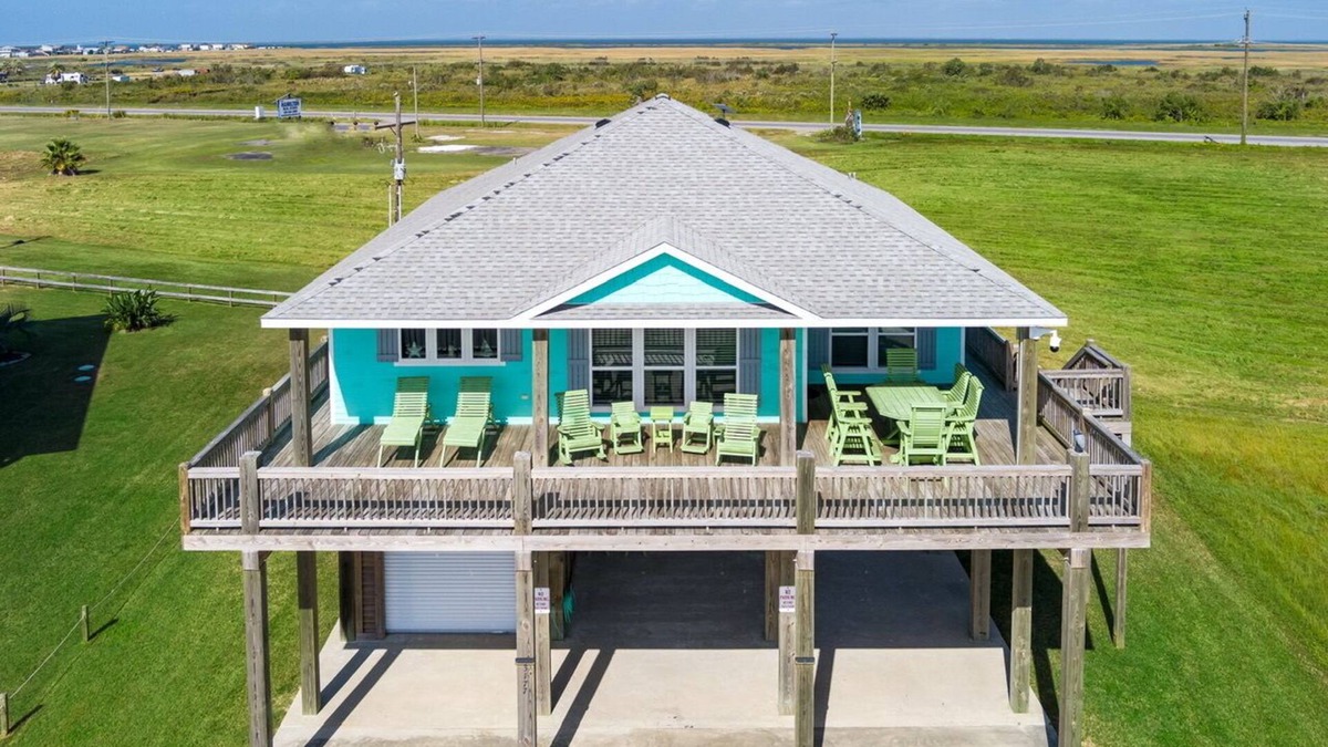 Port Bolivar House | Sunkissed Castle - Beautiful 4 bedroom home 1000 ft from the beach!