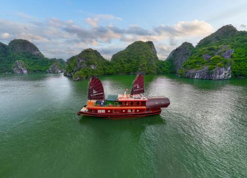 Cat Hai Boat Rental | Sunlight Boutique Cruise - Cat Ba island