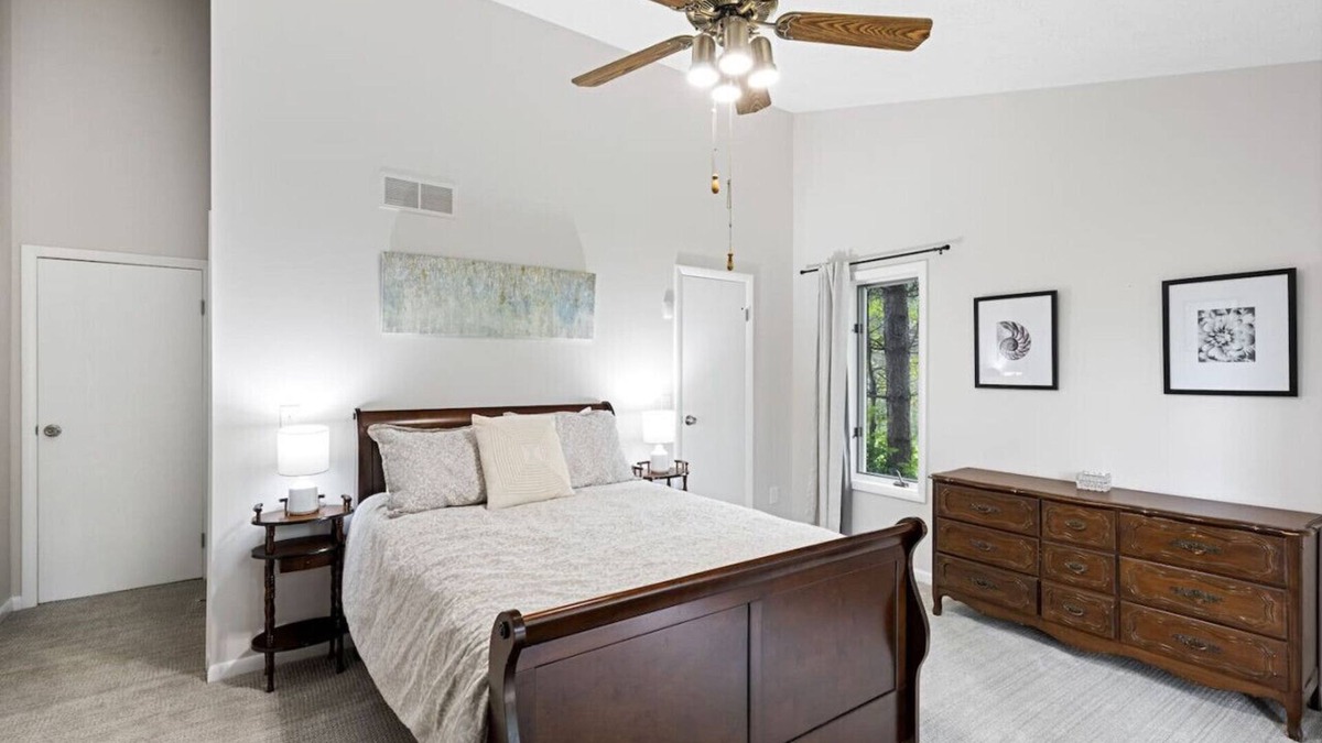 Penfield House | Sunlit 3BDRM in Central Penfield