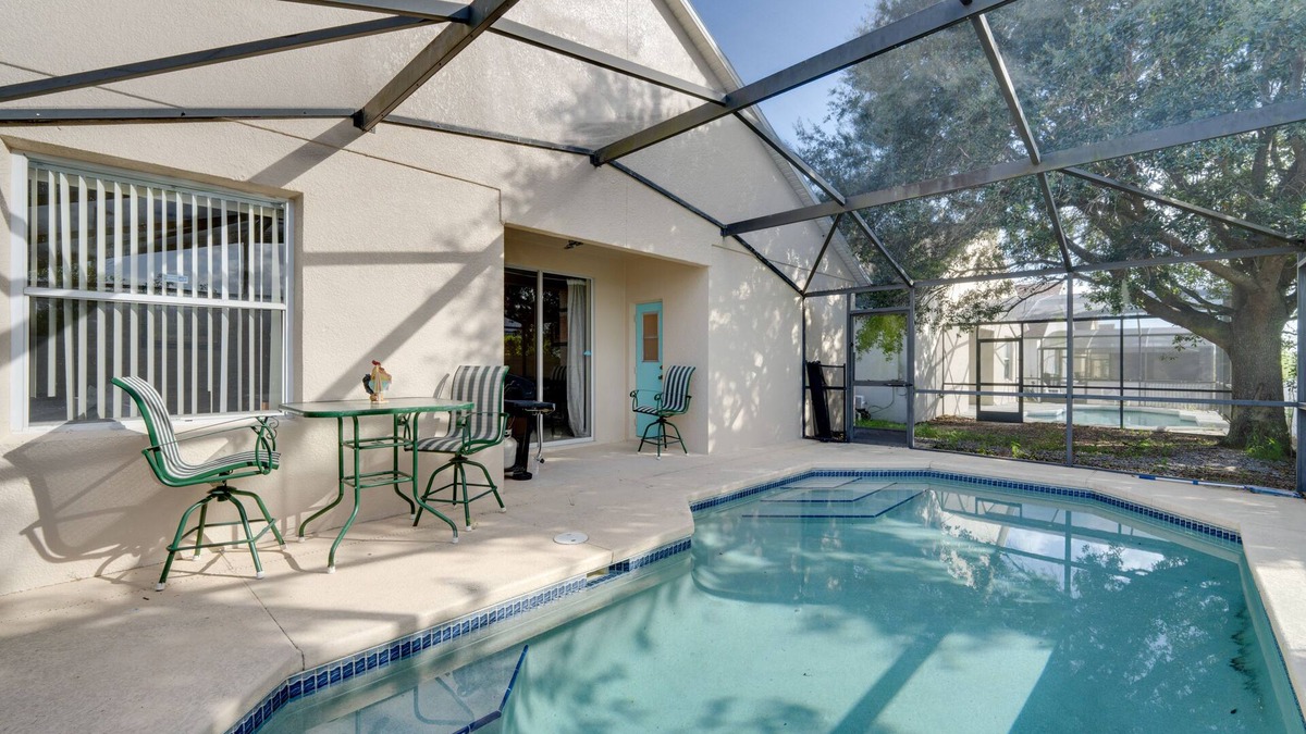 Sunset Ridge House | Sunlit Davenport Family Home w/Lanai & Gas Grill!