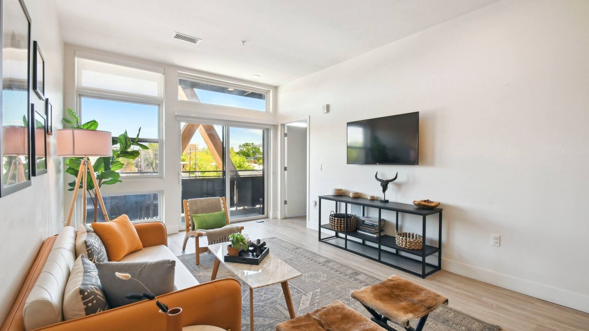 Jefferson Park Condo | Sunlit Escape | Espadin LoHi