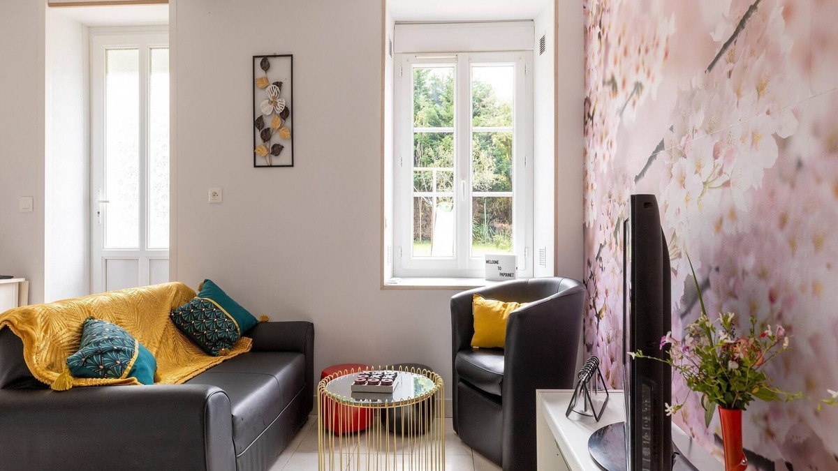 Isigny-sur-Mer House | Sunlit Garden Escape Normandy