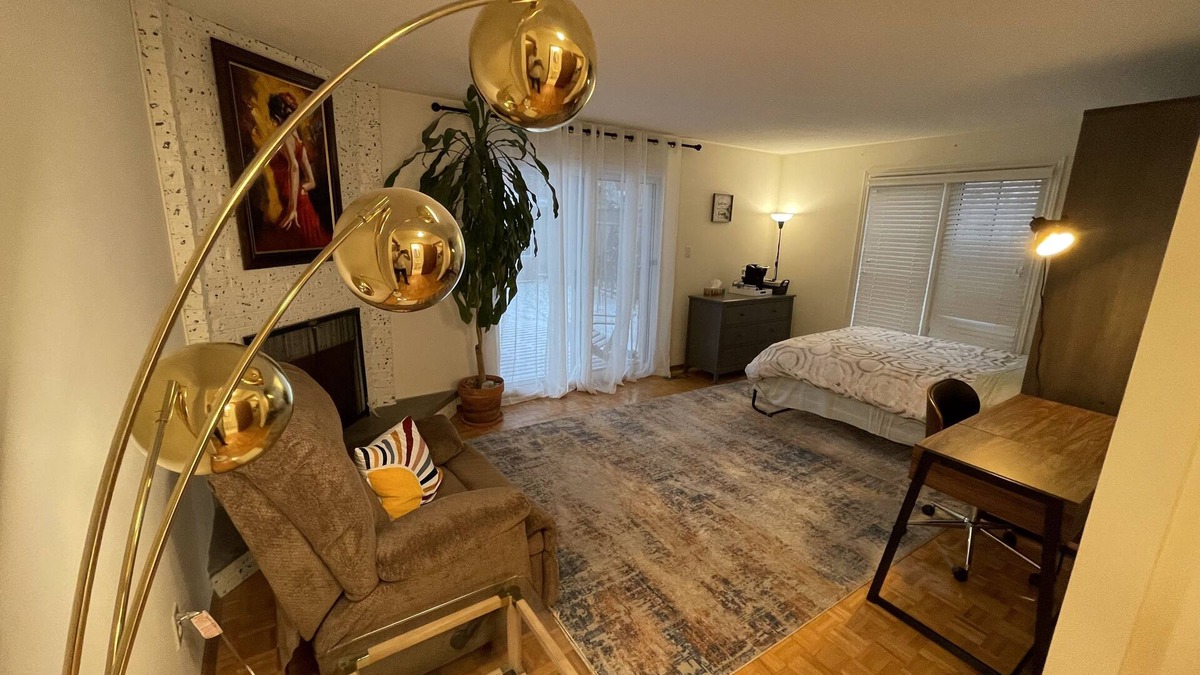 Oakville Apartment | Sunlit Garden-View Studio Oasis on the Main Floor - A Serene Retreat