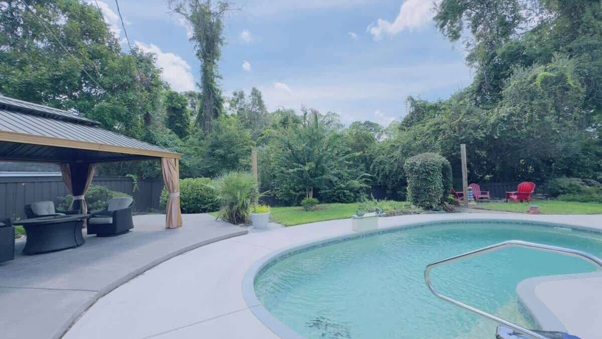 Little River House | Sunlit Hideaway 3BR/2BA house + pool!