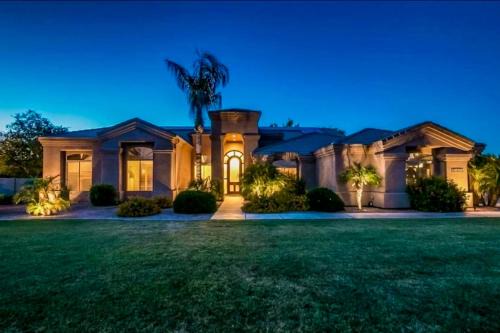 Queen Creek House | Sunlit Oasis Escape