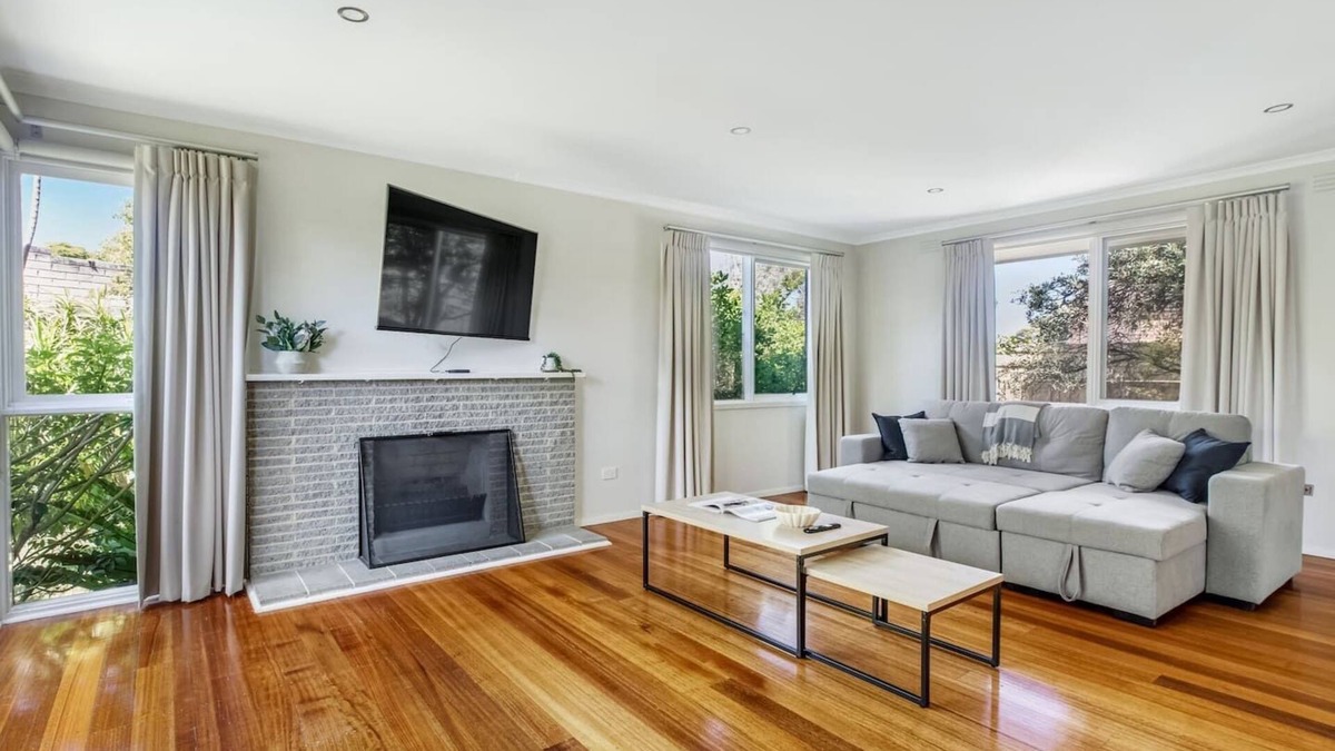 Glen Waverley House | Sunlit Suburbia A Breezy Abode in Glen Waverley