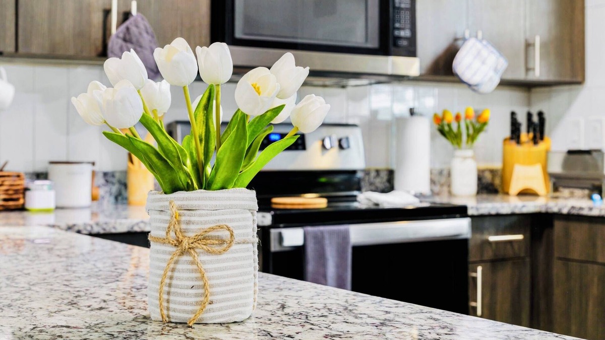 Greater Palm River Point CDC House | Sunlit Tampa Home: Family-Friendly Retreat