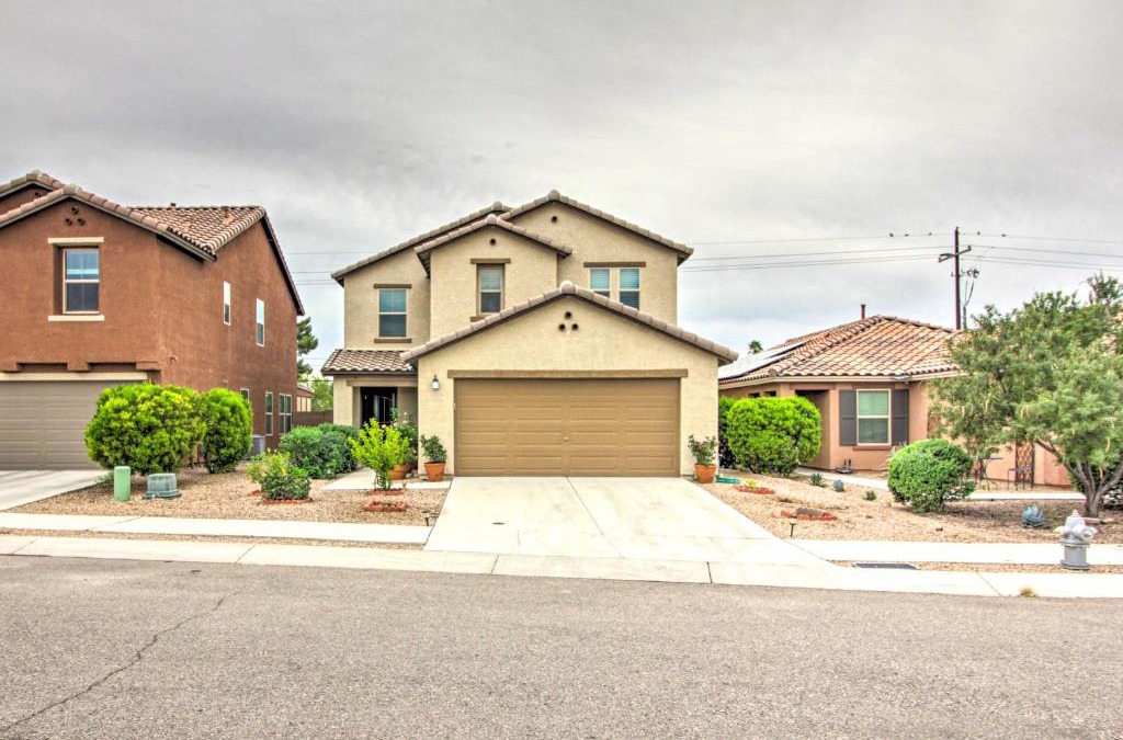 Tucson House | Sunlit Tucson Escape with Patio about 10 Mi to Dwtn!