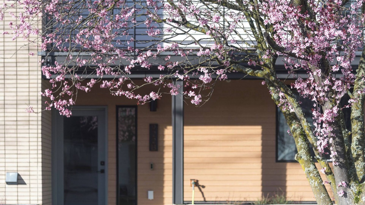 West Woodland House | Sunlit Zen Retreat - Ballard Townhome 2B2B w/AC