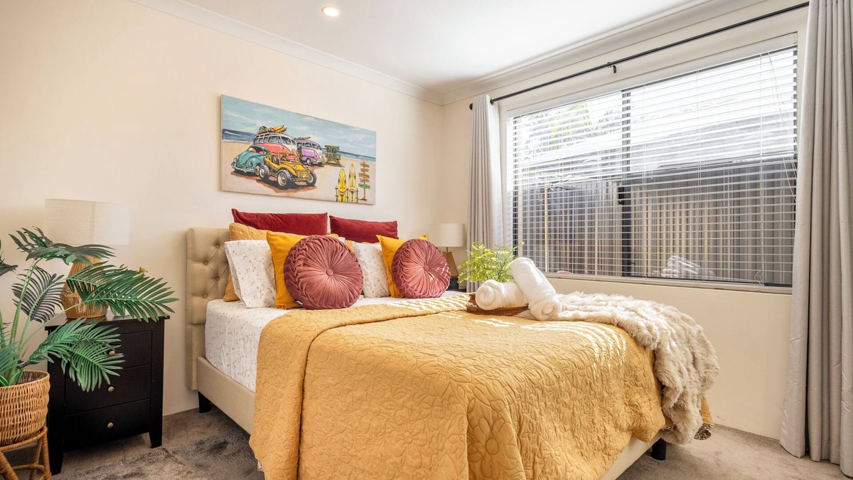 Coolbellup House | Sunny 1BR house, sleeps 4, near Fremantle, Fiona Stanley Hosp & Cockburn Getaway