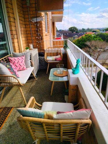 Brighton-le-Sands Apartment | Sunny 2 bed Restaurants beach at door Pets O.K