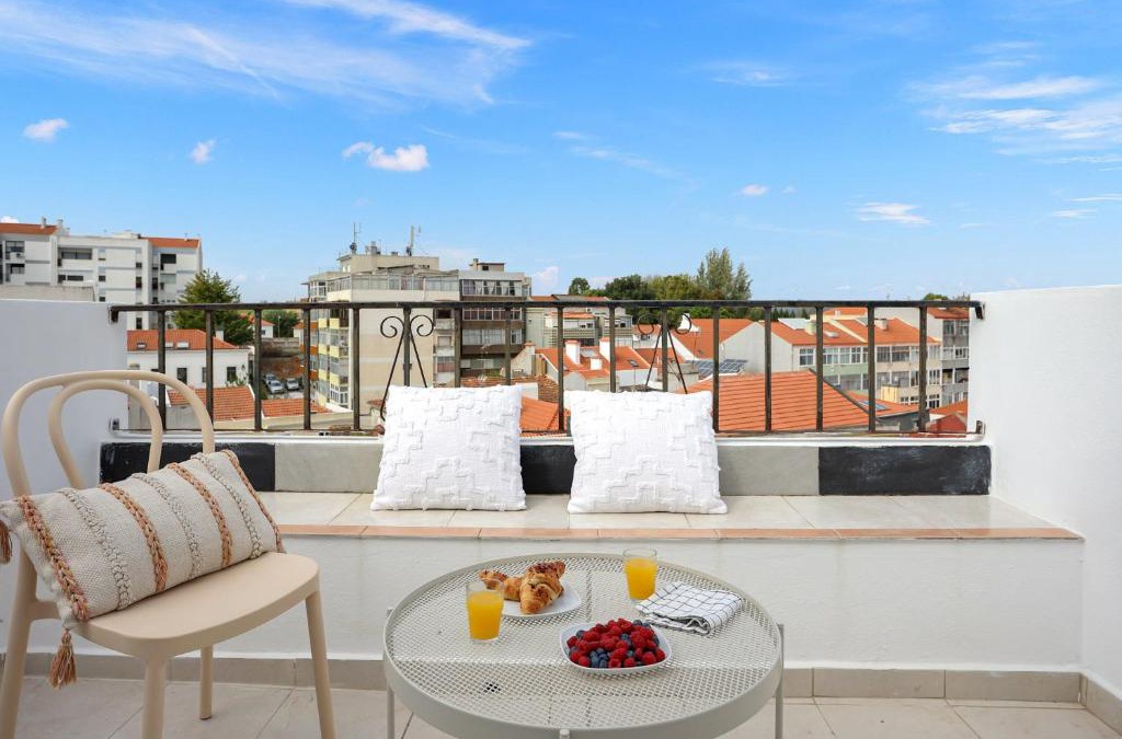 Cacilhas Apartment | Sunny 2 bedroom apartment in Almada - Balconies with River View
