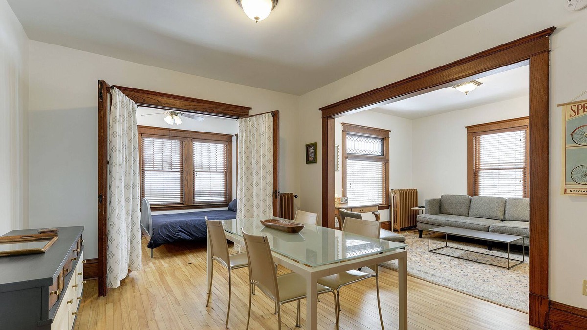 Powderhorn Park Apartment | Sunny 2 bedroom roost