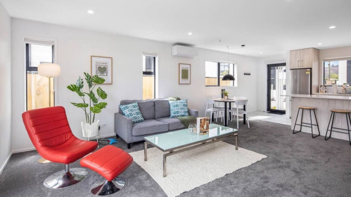 Trentham House | Sunny 2 BR Oasis in Trentham
