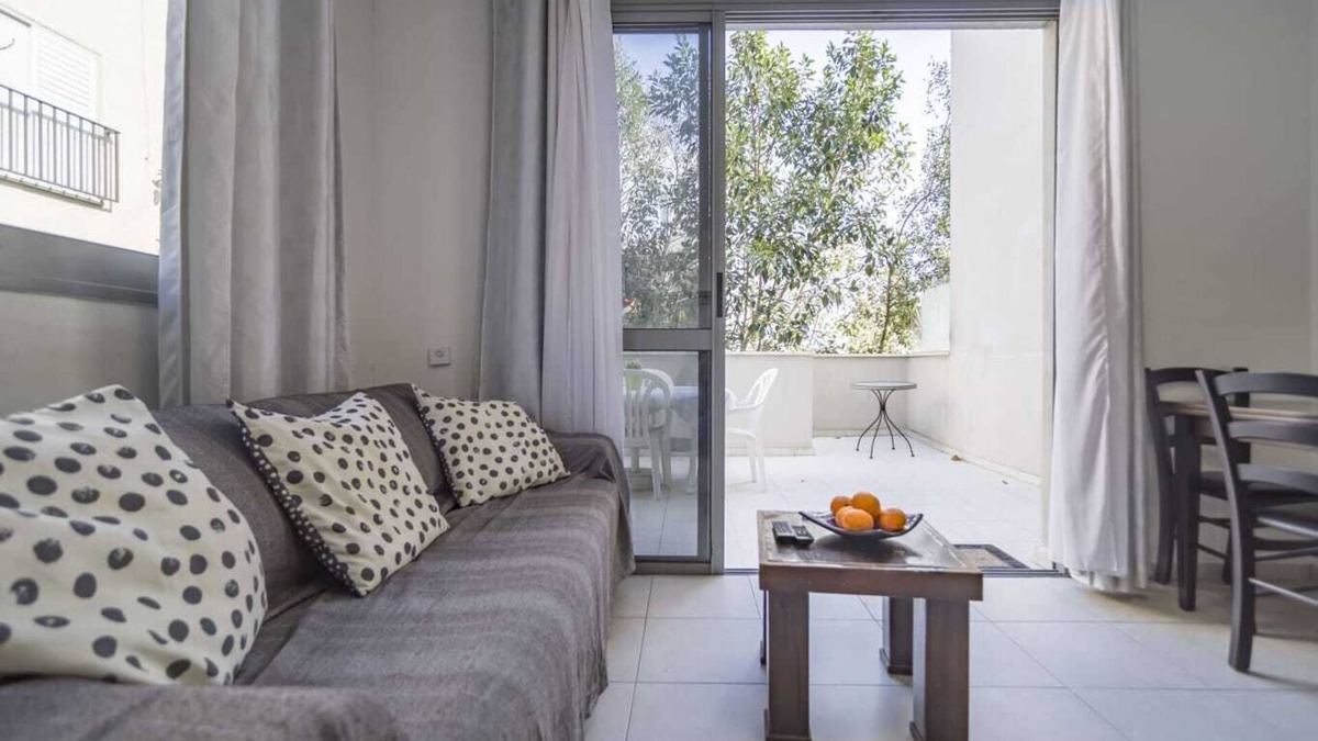 Tel Aviv Promenade Apartment | Sunny 2-Room Apartment with Spacious Terrace, Steps from Bograshov Beach