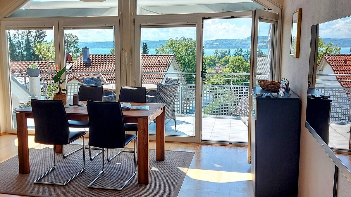 Ueberlingen Apartment | Sunny 3 room apartment with views of Lake Constance and the Alps - 9 min. to the lake