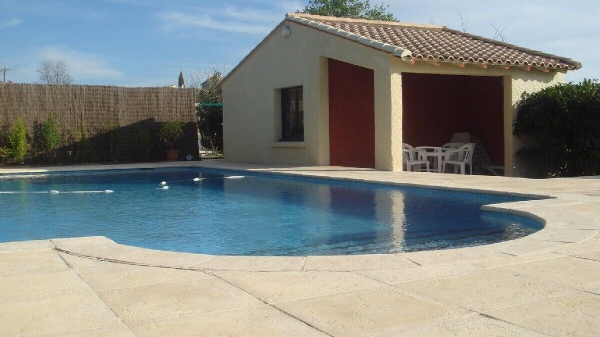 Saint-Pargoire Apartment | Sunny A/C apartment with terrace overlooking countryside and private pool