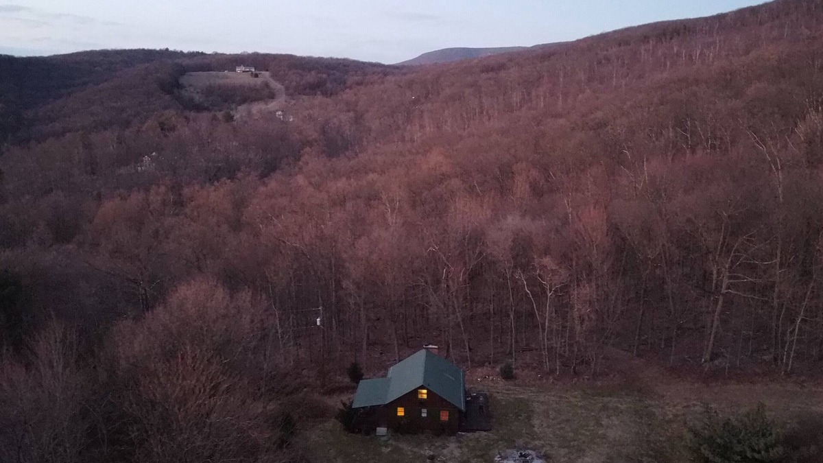 Boonsboro House | Sunny And Cozy Little Lodge With A Spectacular View Of The Blue Ridge Mountains