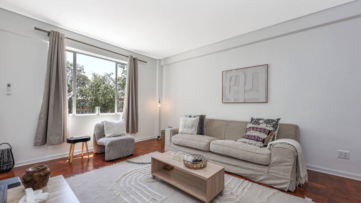 Greater Johannesburg Metropolitan Area Apartment | Sunny and Secure Rosebank Apartment