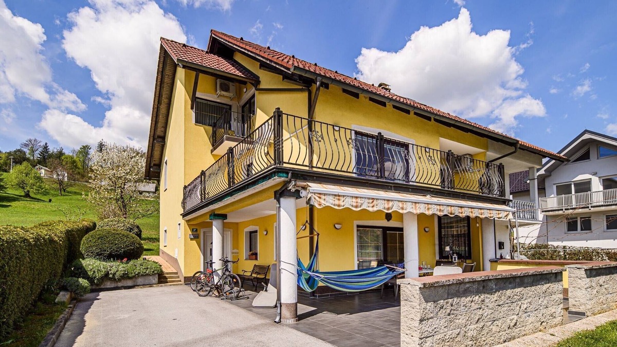 Podcetrtek Apartment | Sunny and Spacious Apartments with Terrace near Water Park - Three Bedroom Apartment with Terrace
