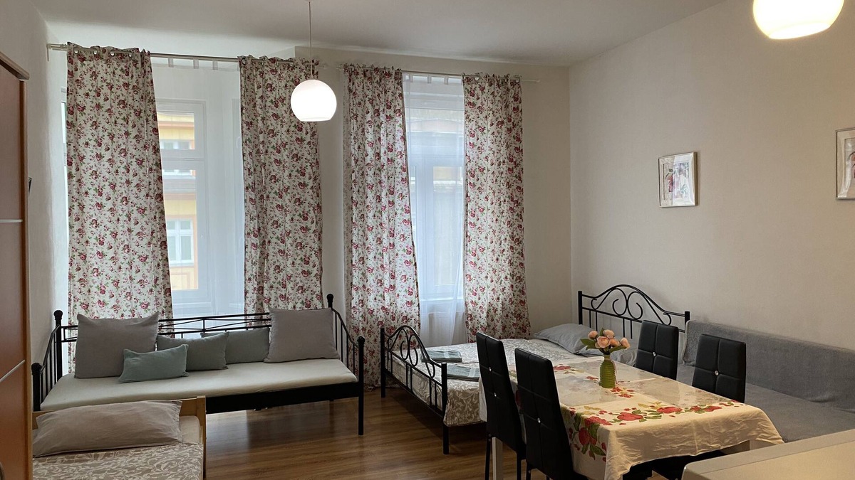 Teplice Apartment | Sunny Apartment im Stadtzentrum am Park