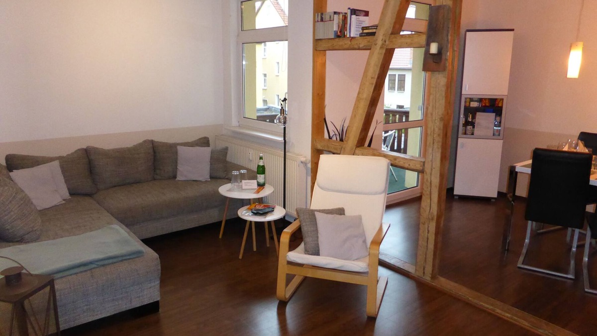 Jena Apartment | Sunny apartment near the center for 6 people, free WIFI and parking