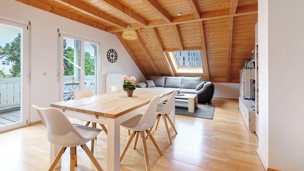 Kadelburg Apartment | Sunny Apartment with Balcony and Wi-Fi