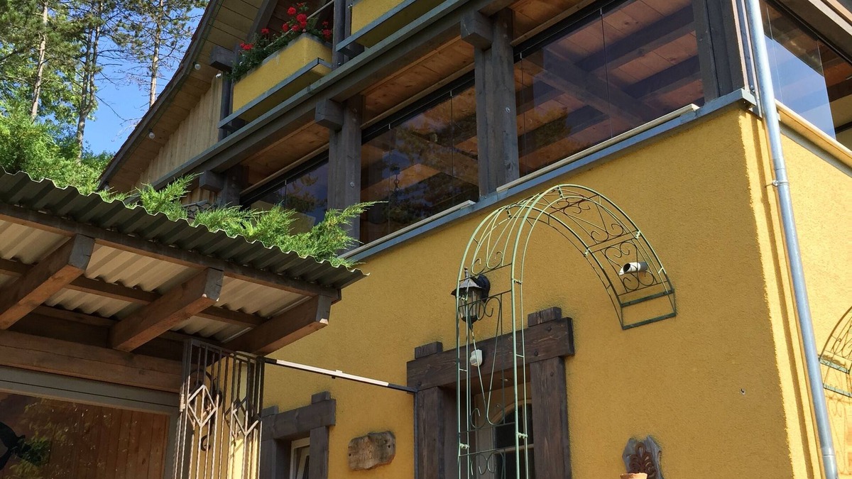 Muensingen Apartment | Sunny apartment with a large covered balcony and a great view of the valley
