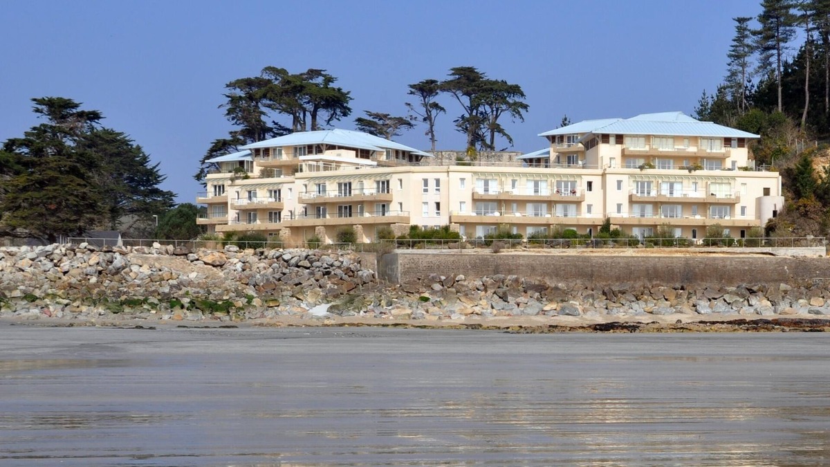 Morgat Apartment | Sunny apartment with magnificent views of Sea