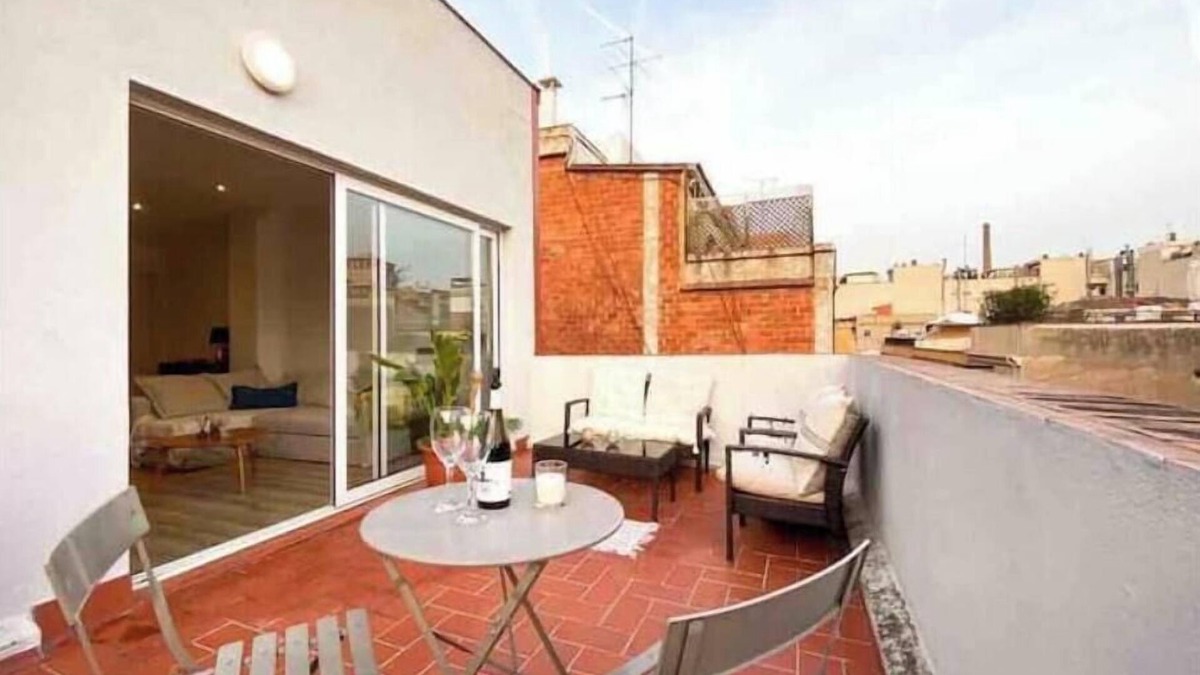 Sants-Badal Apartment | Sunny attic with private terrace in Barcelonann