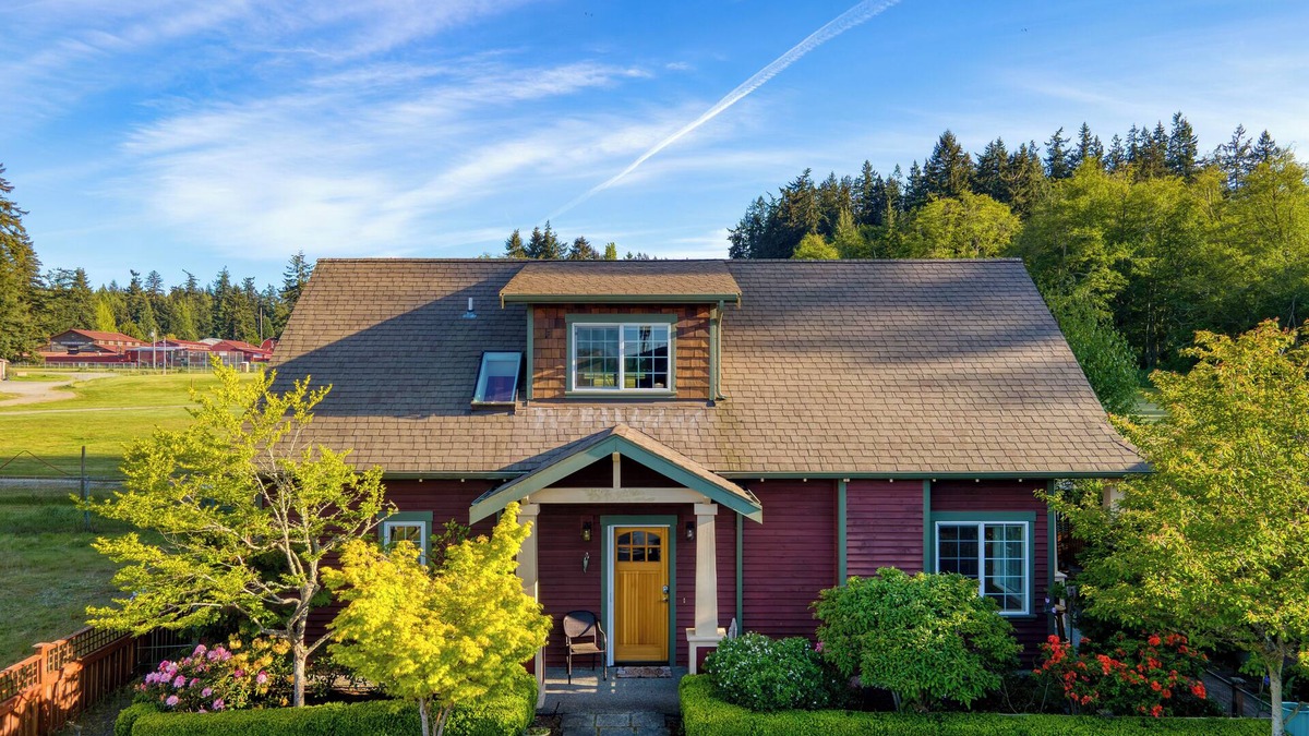 Langley House | Sunny Backyard, Fireplace, Coastal Access in Peaceful Neighborhood Near Shopping