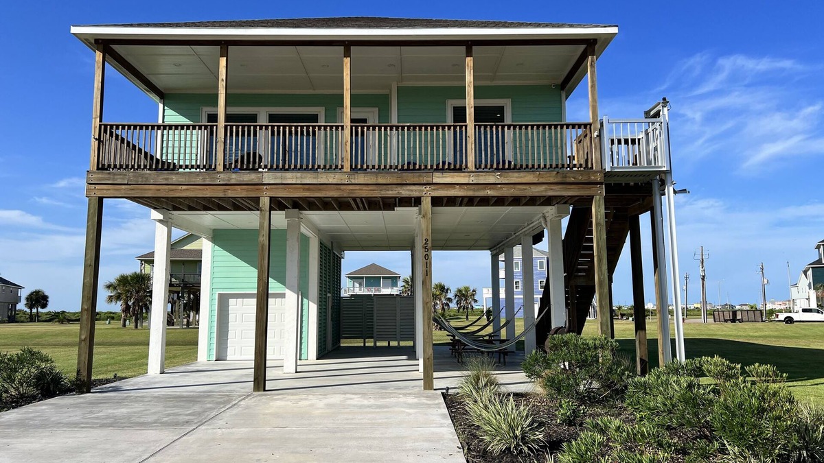 Pointe San Luis House | Sunny Catalina, family friendly 10 minutes walk from private beach