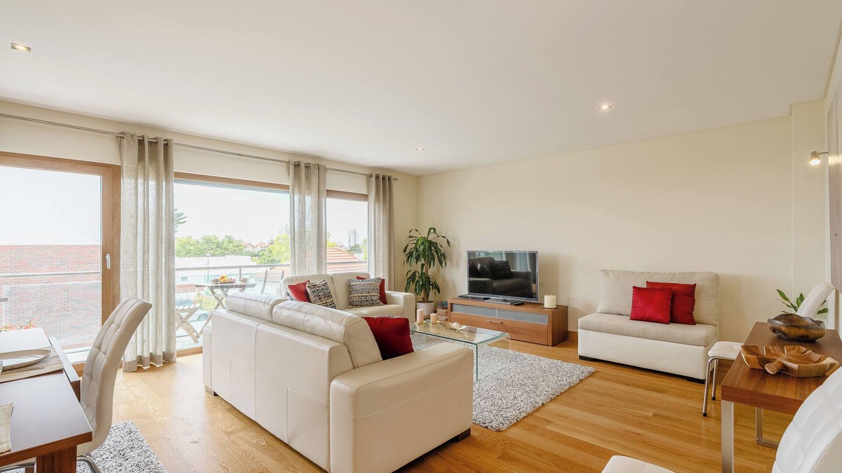 Cascais Apartment | Sunny Central Luxury, 2 bedroom/2WC, garage, don't need car, 8 min walk beach
