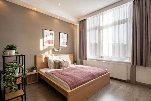 Erzsebetvaros Apartment | Sunny central three bedroom apartment